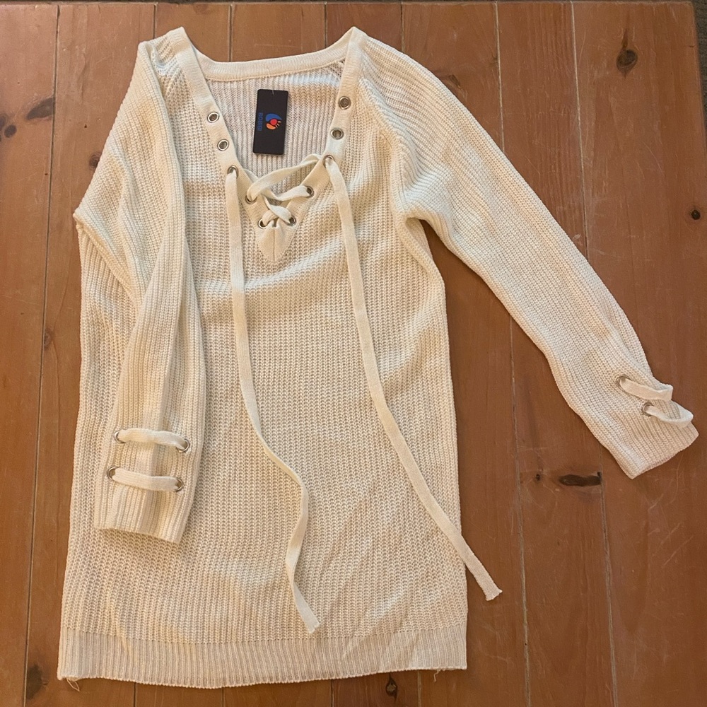 Bobibi Tunic Sweater with Lace Up V-Neck Detail in Cream. Size Large.